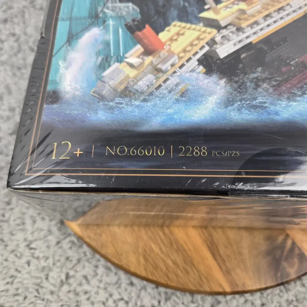 Sealed Tok Moc Titanic 66010 2288pcs  2 In 1 Block Model